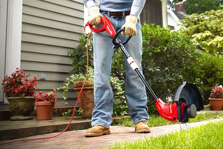 How to Store a Corded Electric Weed Eater