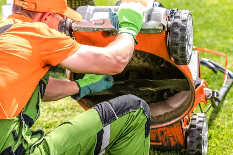 Cleaning the mower deck and blades