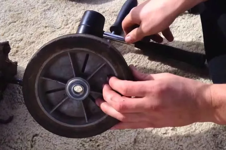 How to Remove Lawn Mower Wheel Retaining Clips 