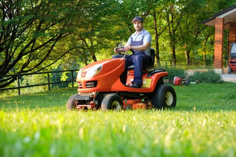 How Much Does it Cost to Rent a Riding Lawn Mower? everything you should know