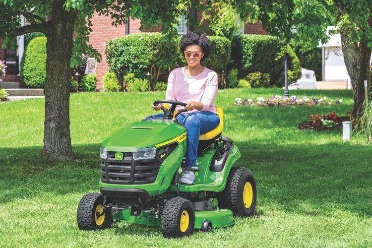 Pro Tips for Cost-Efficient Riding Lawn Mower Rentals